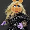 Miss Piggy Wearing Black Diamond Paintings